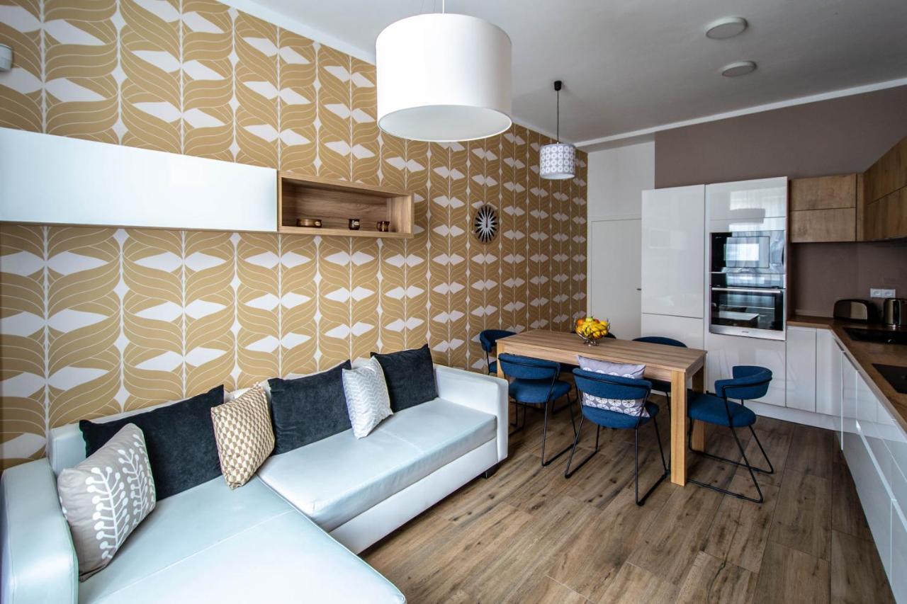 Executive Bright Apt. By Ruterra Прага Екстериор снимка