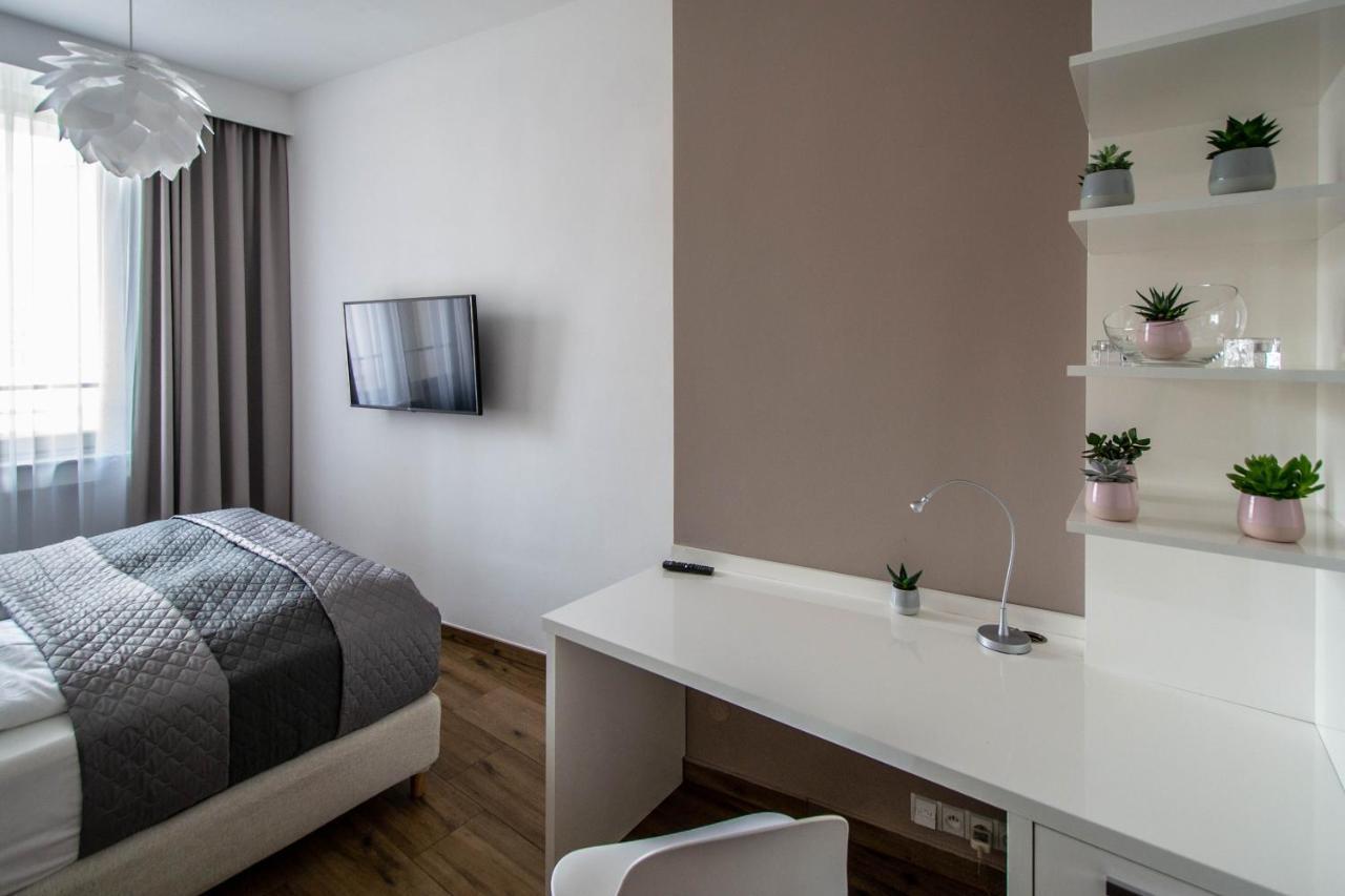 Executive Bright Apt. By Ruterra Прага Екстериор снимка