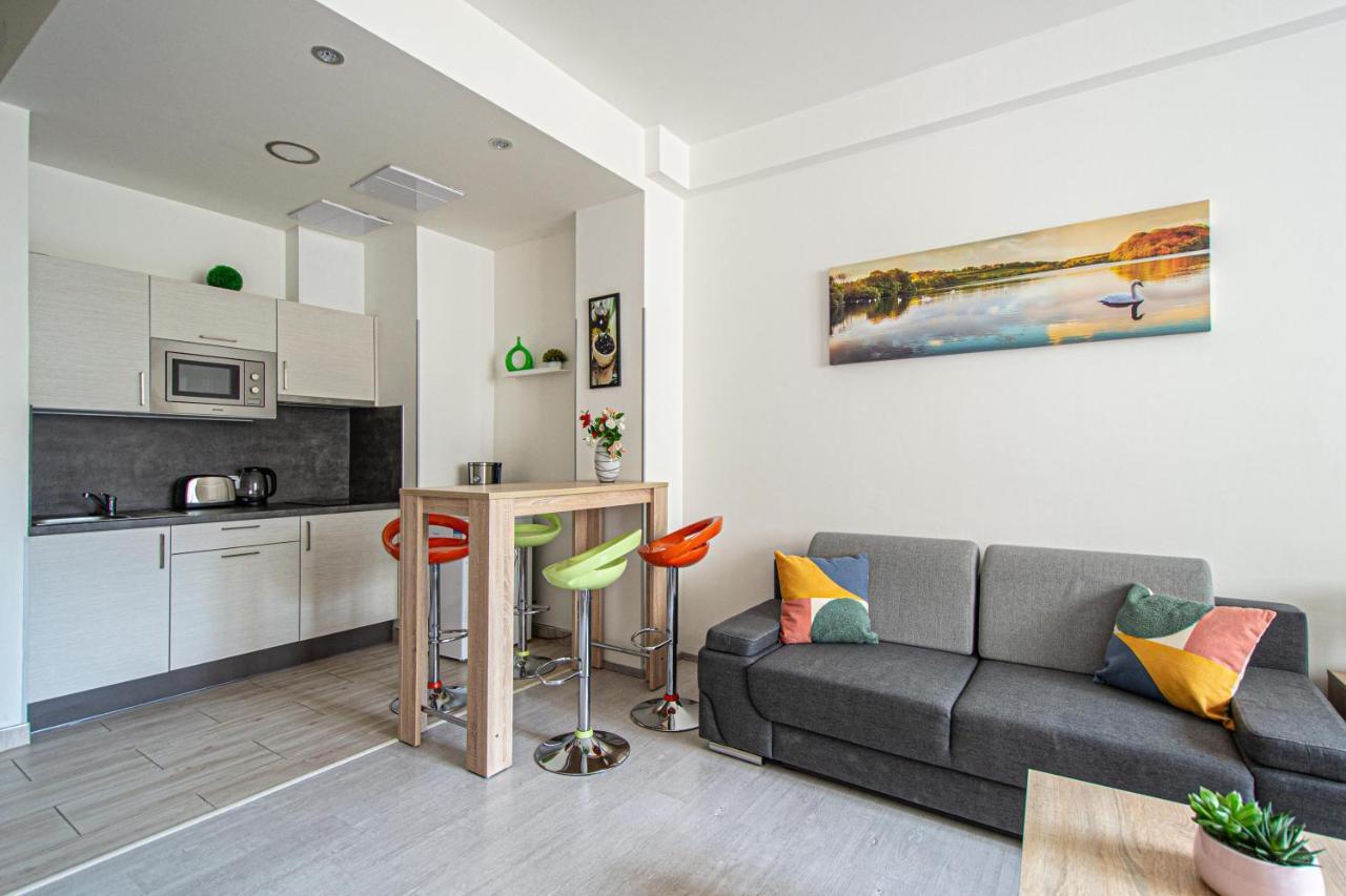 Executive Bright Apt. By Ruterra Прага Екстериор снимка